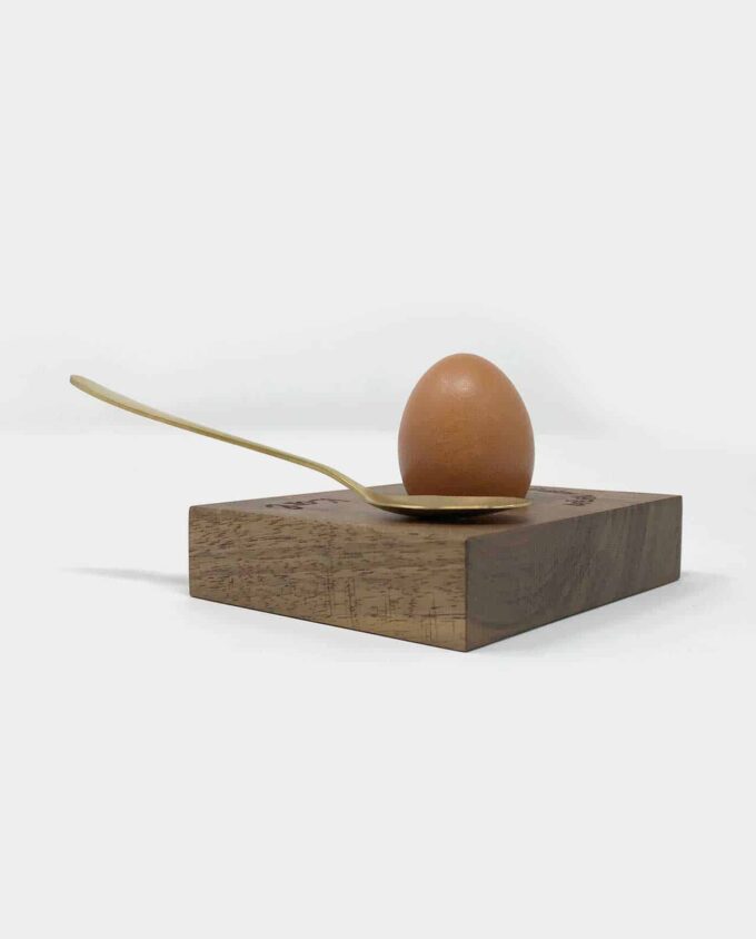 Eierbecher aus Massivholz - personalisiert - Goldlöffel