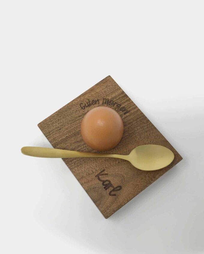 Eierbecher aus Nussbaum - personalisiert